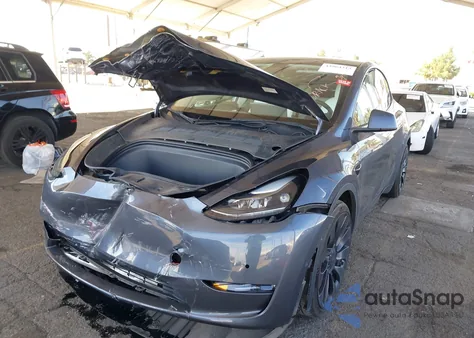 2022 Tesla Model Y Performance Dual Motor All-Wheel Drive z USA, uszkodzony, nr VIN 7SAYGDEF9NF511687